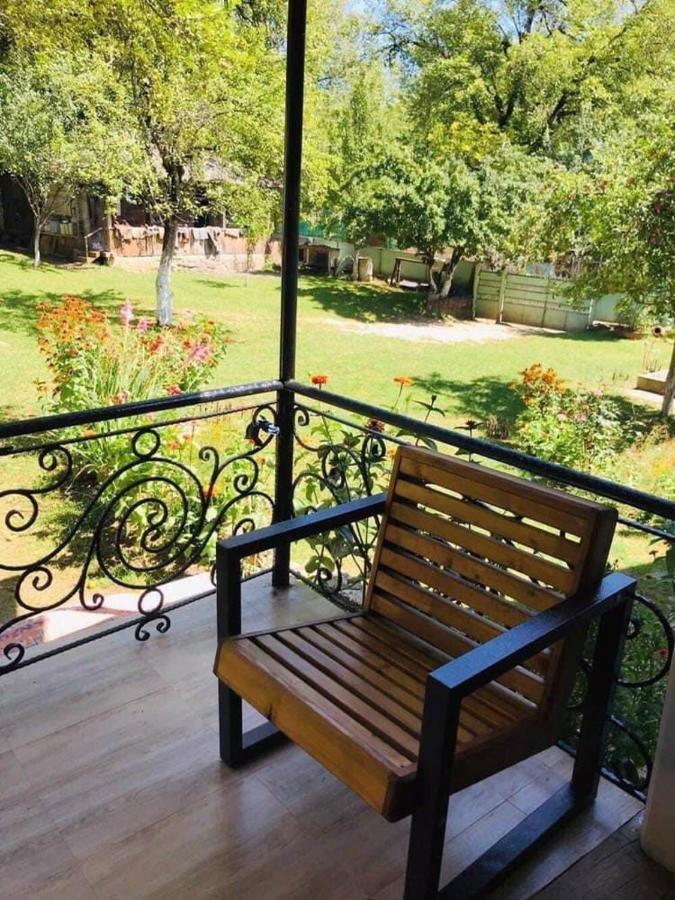 Guest House Lailashi Surmushi Exterior foto